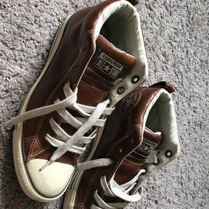Converse all star, can fit a 9 in men’s